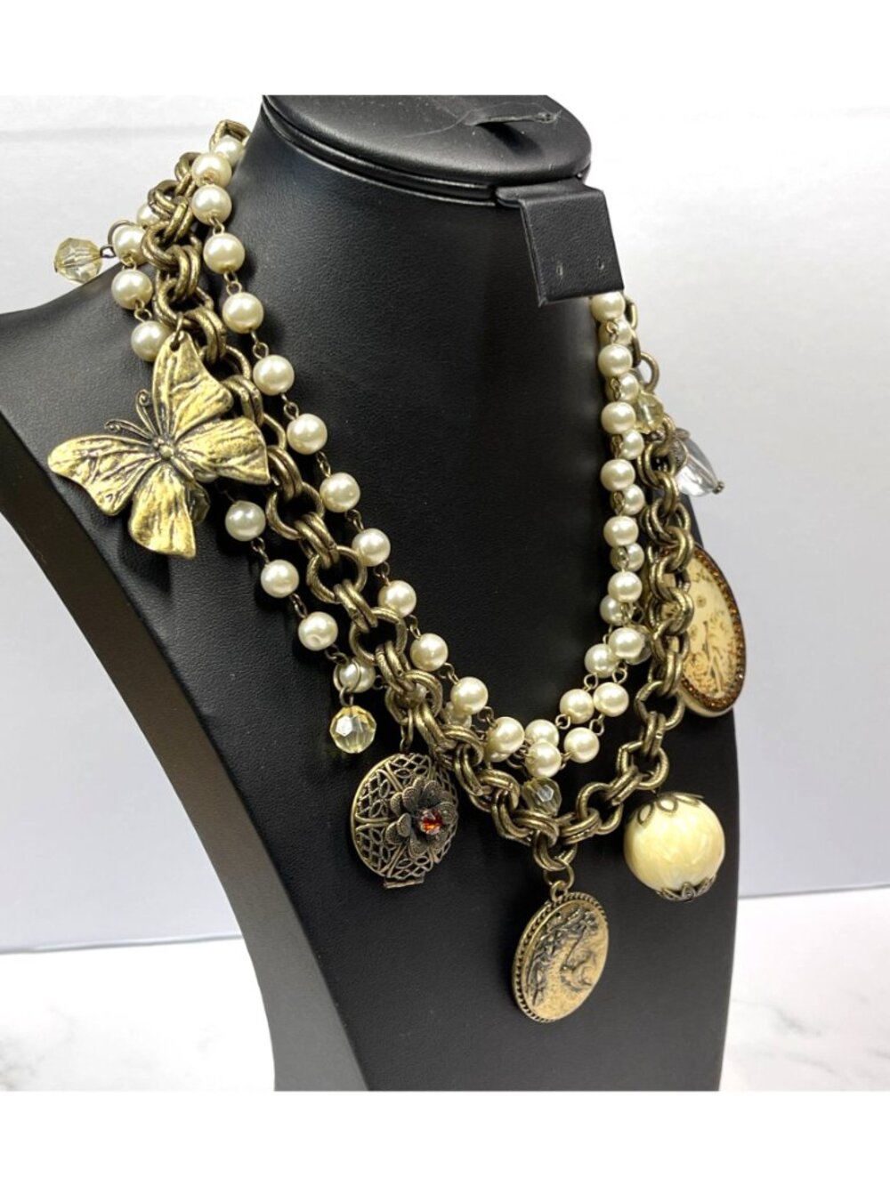 ✨ Vintage Maximalist Charm Necklace Gold Charms Coin & Cameo 16"✨ - Picture 2 of 4
